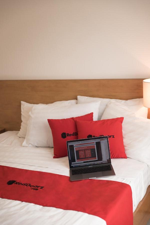 Reddoorz Minh Thu Cong Lo Hotel Ho Chi Minh City